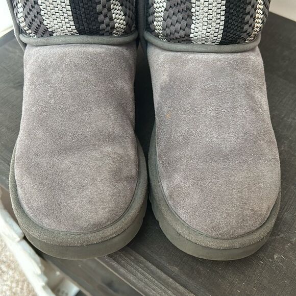 GUC UGG Australia Classic Short Woven UGGpure Lined boots(size 9) - Picture 6 of 13